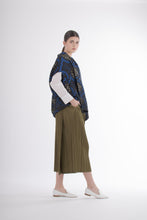 Load image into Gallery viewer, Y2K Issey Miyake Graphic Print Pleated Shrug
