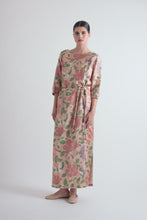 Load image into Gallery viewer, 1970&#39;s Yen Yeh of Malaya Raw Silk Floral Dusty Rose Kaftan
