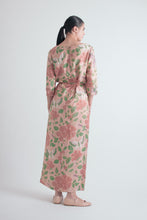 Load image into Gallery viewer, 1970&#39;s Yen Yeh of Malaya Raw Silk Floral Dusty Rose Kaftan
