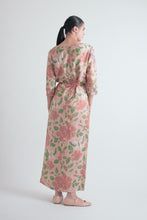 Load image into Gallery viewer, 1970&#39;s Yen Yeh of Malaya Raw Silk Floral Dusty Rose Kaftan
