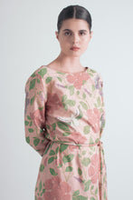 Load image into Gallery viewer, 1970&#39;s Yen Yeh of Malaya Raw Silk Floral Dusty Rose Kaftan
