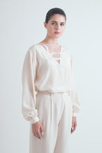 Load image into Gallery viewer, 1970&#39;s Gucci Cream Silk Blouse W/ Ribbon Appliqué Decote
