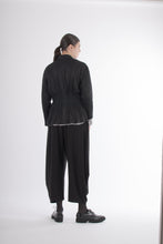 Load image into Gallery viewer, 1990&#39;s Issey Miyake Black Crinkle Lightweight Blazer Top
