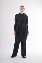Load image into Gallery viewer, Y2K Issey Miyake Pleats Please Black Pleated Bubble Coat
