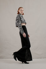 Load image into Gallery viewer, 1980&#39;s Geoffrey Beene Black/White Quilted Bolero

