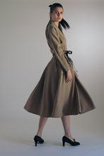 Load image into Gallery viewer, 1940&#39;s Claire McCardell Khaki Pocket Dress
